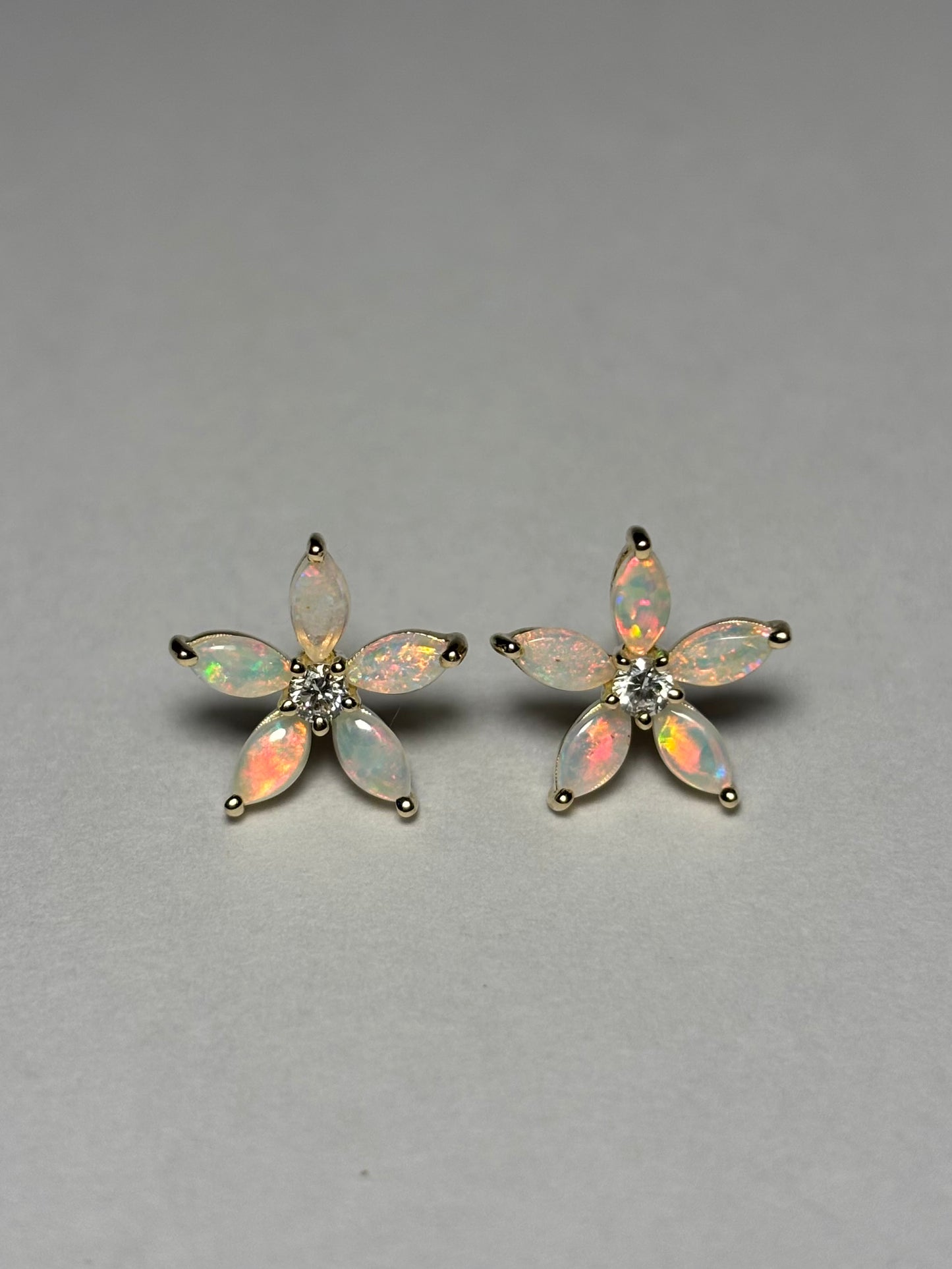 Jasmine Earrings - 9k