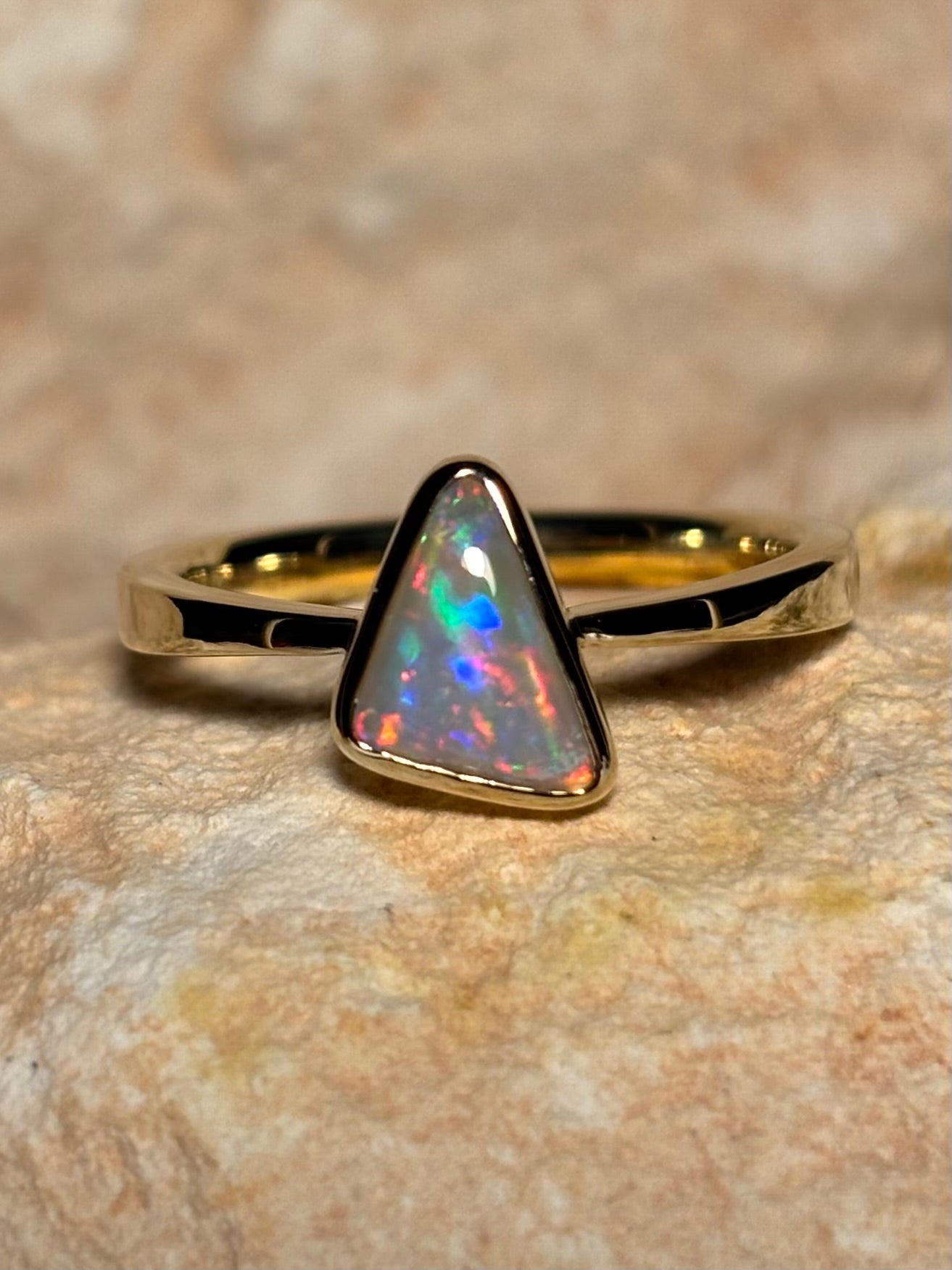 Chameleon Rainbow Ring - 9k, Size 5.75, L