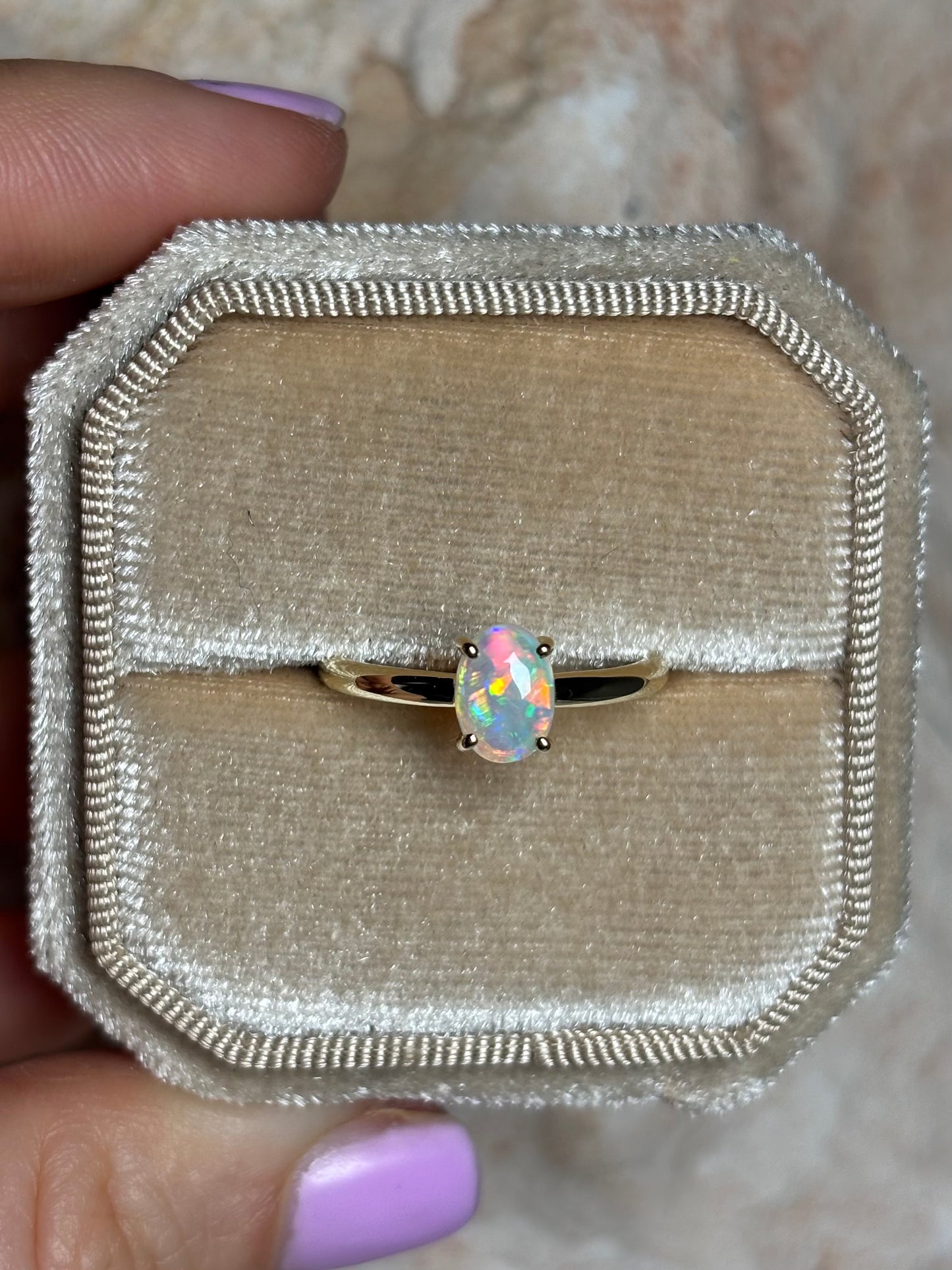 Lucid Opal Ring - 9k gold, size 5, K