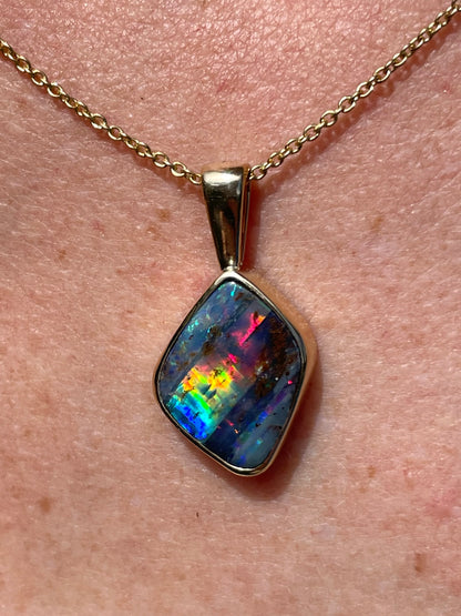 Rainbow flash boulder - 14k gold pendant