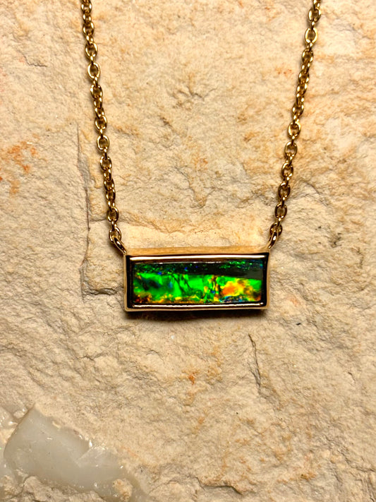 East west boulder  - 9k gold necklace