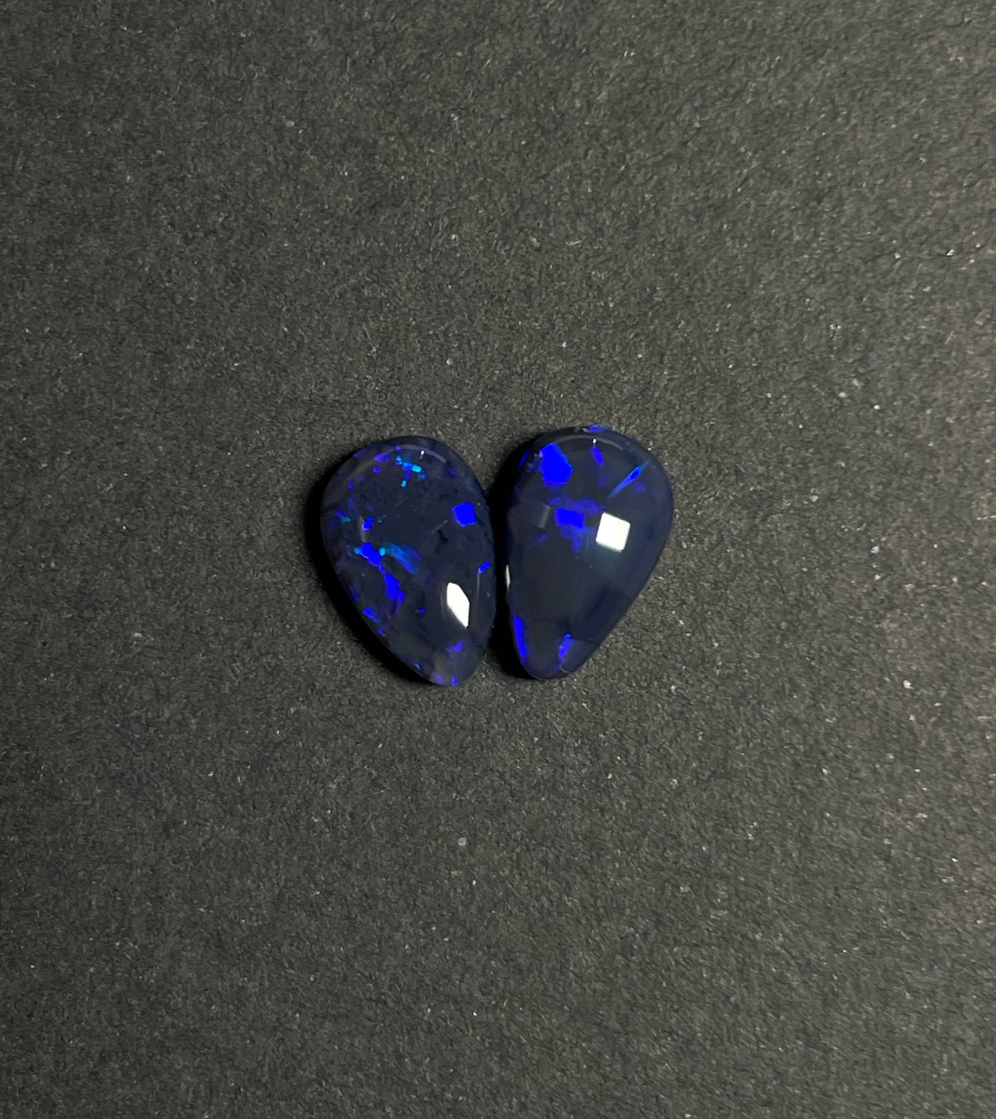 2.7ct Lightning Ridge Pair