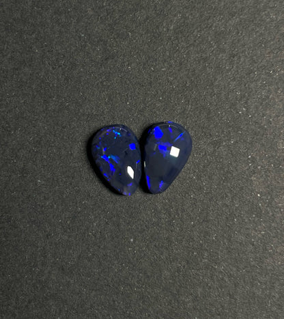 2.7ct Lightning Ridge Pair