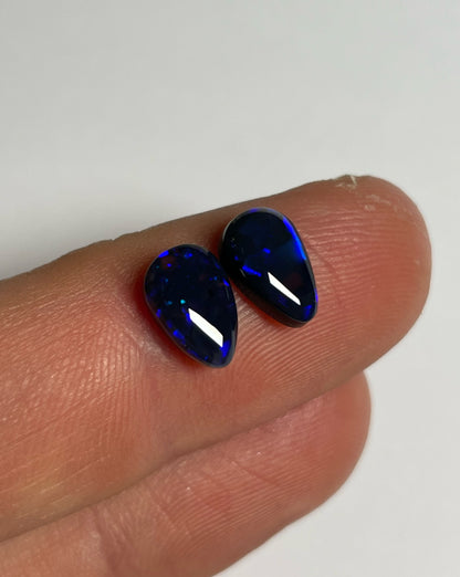 2.7ct Lightning Ridge Pair