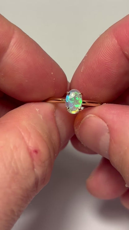 Small but mighty opal ring - 9k gold, sz 5.5, L