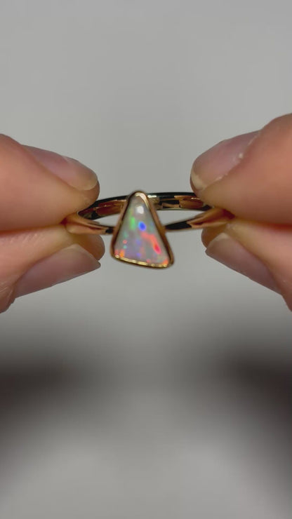 Chameleon Rainbow Ring - 9k, Size 5.75, L